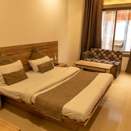 Adarsh Palace Hotel Бопал Екстериор снимка