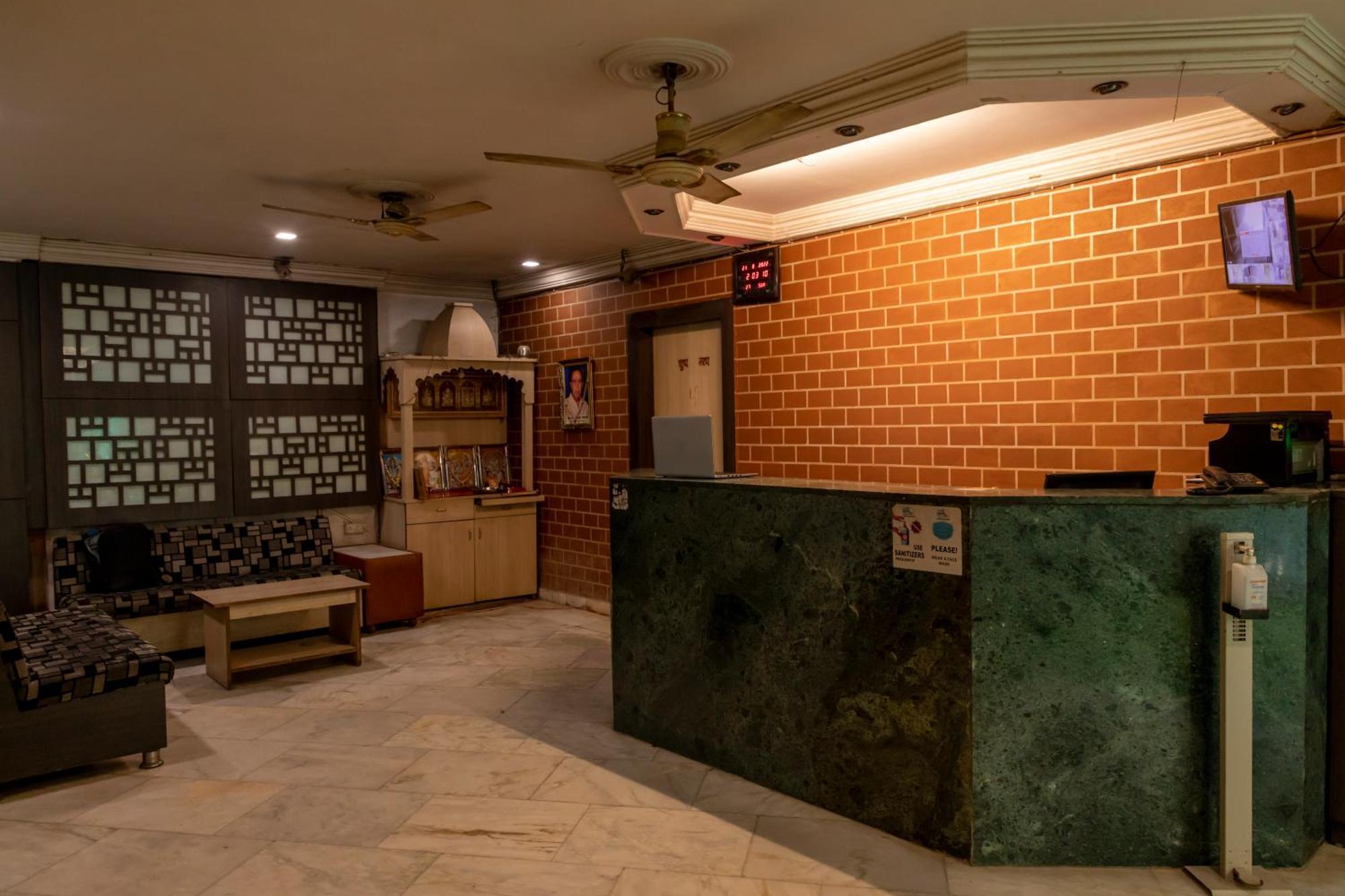 Adarsh Palace Hotel Бопал Екстериор снимка