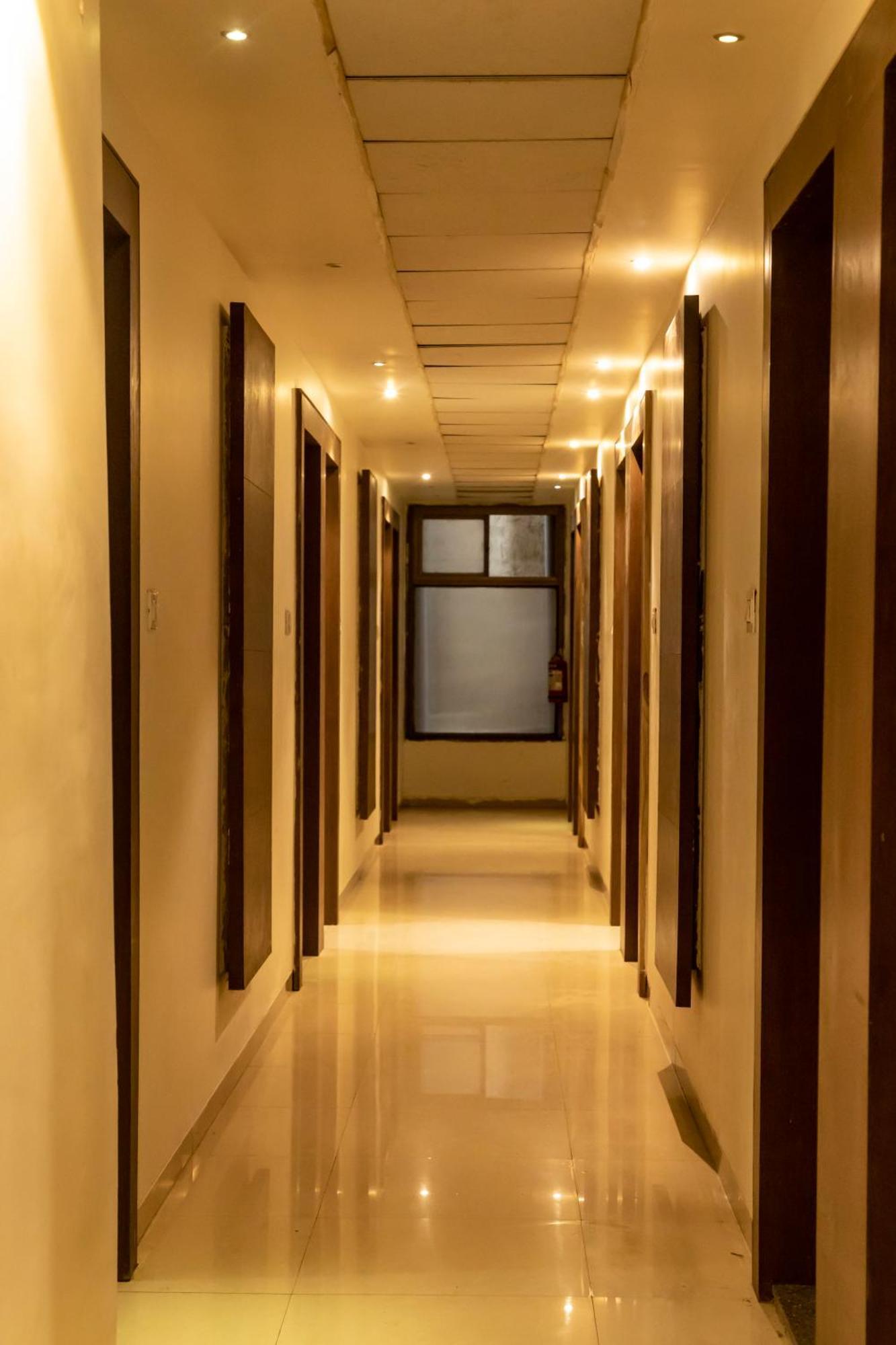 Adarsh Palace Hotel Бопал Екстериор снимка