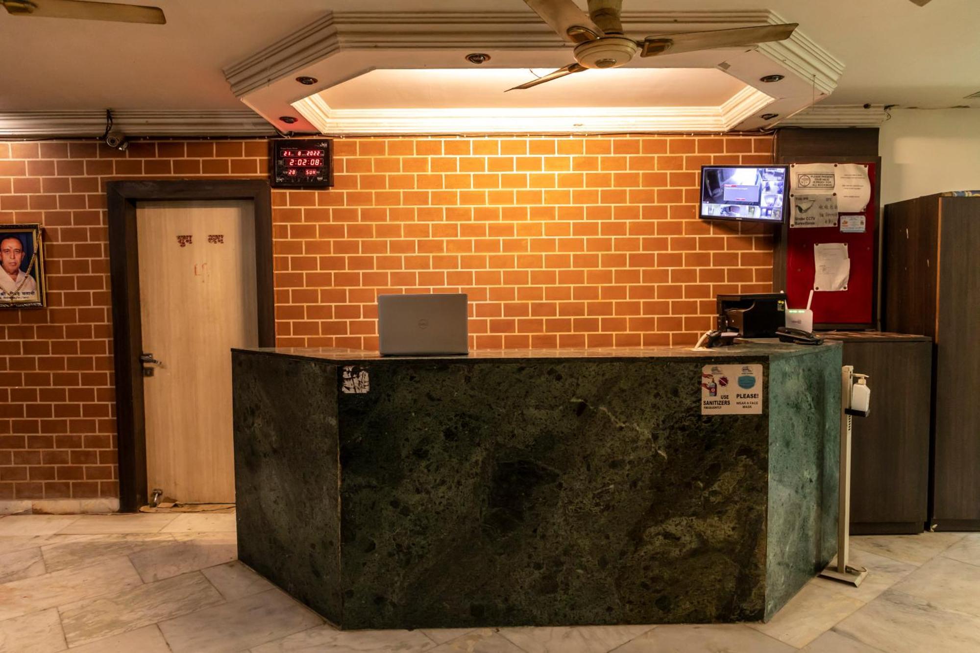 Adarsh Palace Hotel Бопал Екстериор снимка