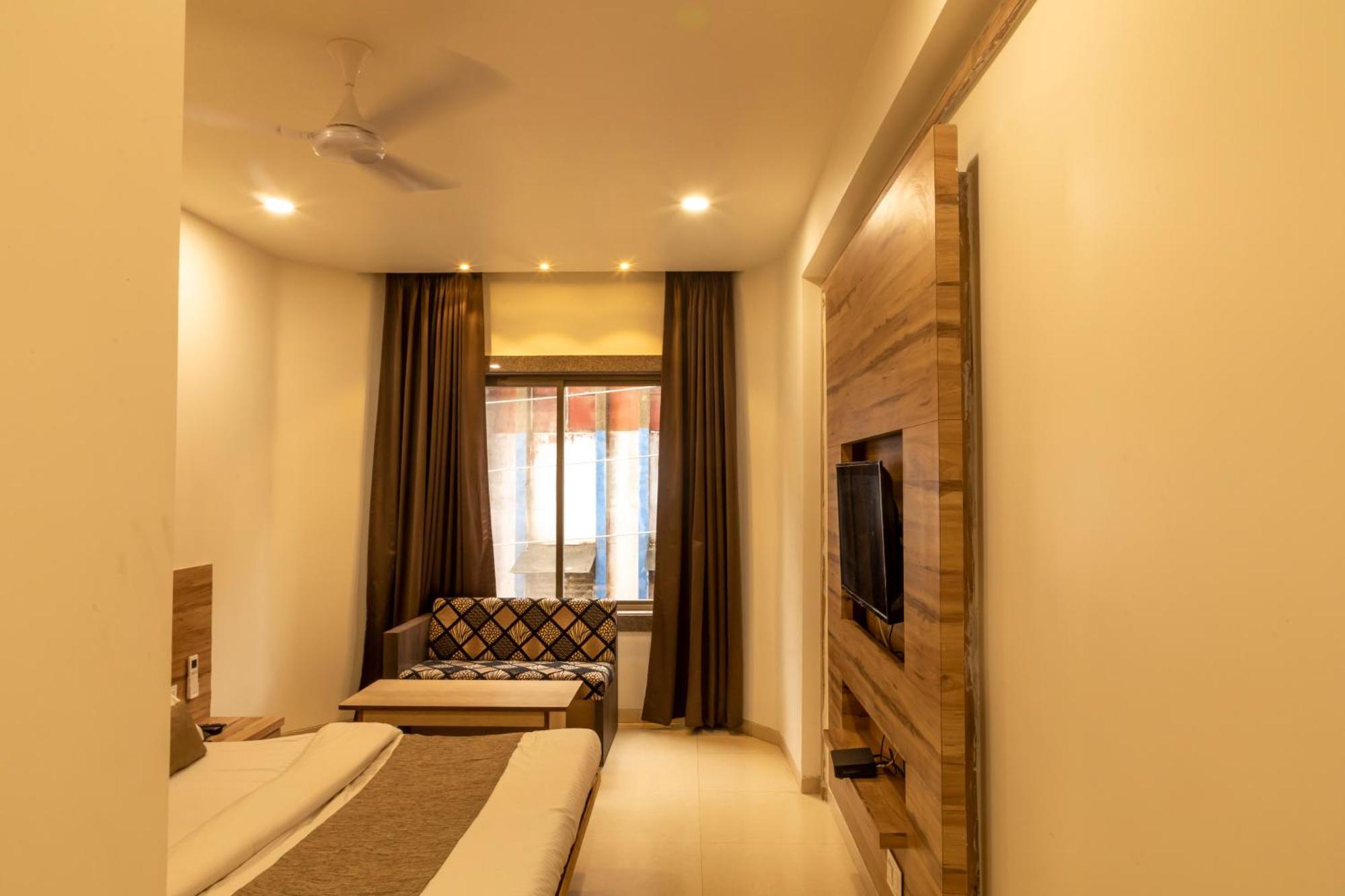 Adarsh Palace Hotel Бопал Екстериор снимка