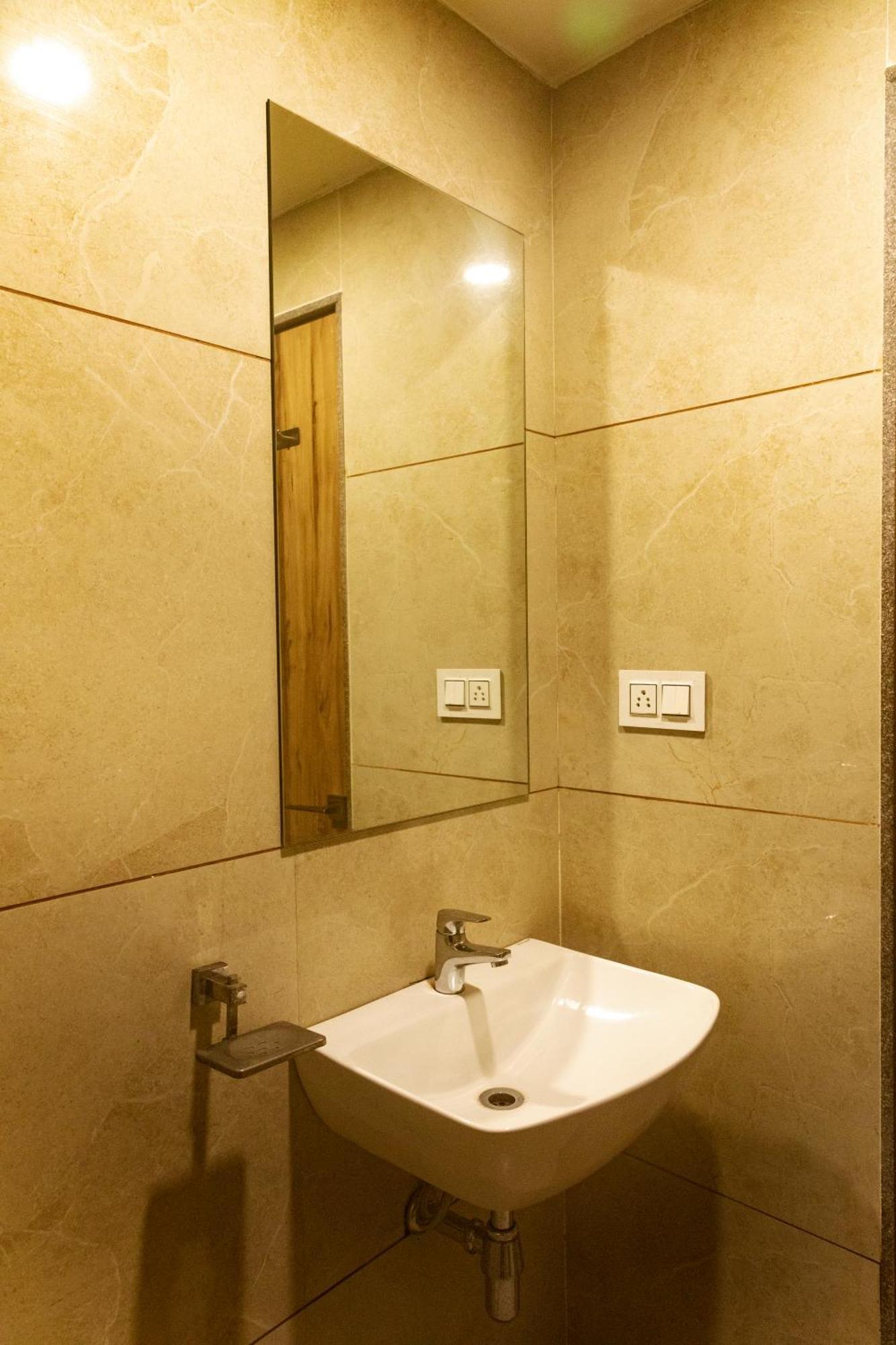 Adarsh Palace Hotel Бопал Екстериор снимка