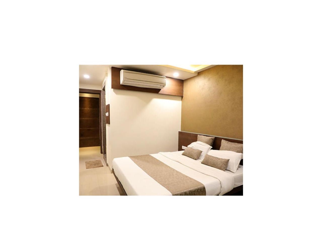 Adarsh Palace Hotel Бопал Екстериор снимка