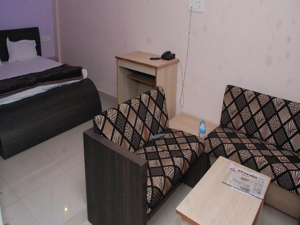 Adarsh Palace Hotel Бопал Екстериор снимка
